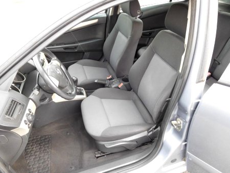 Opel Astra, 2008 - pohled č. 13