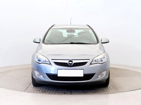 Opel Astra, 2011 - pohled č. 2
