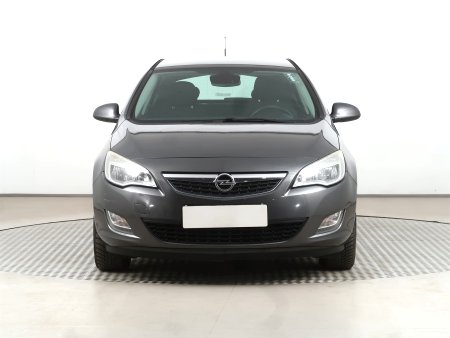 Opel Astra, 2011 - pohled č. 2