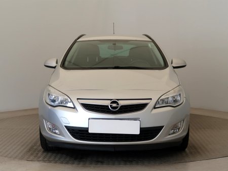 Opel Astra, 2011 - pohled č. 2