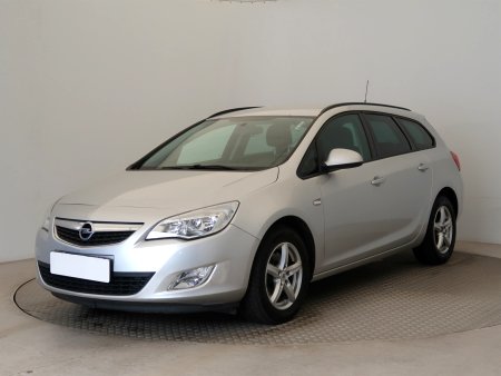 Opel Astra, 2011 - pohled č. 3