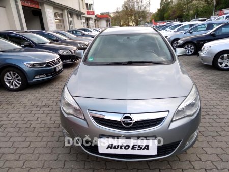 Opel Astra, 2011 - pohled č. 2