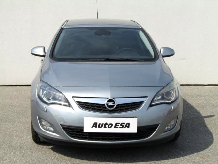 Opel Astra, 2010 - pohled č. 2