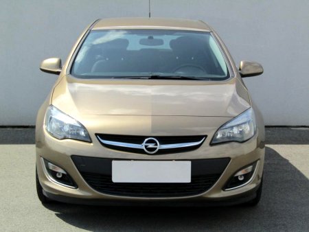 Opel Astra, 2012 - pohled č. 2