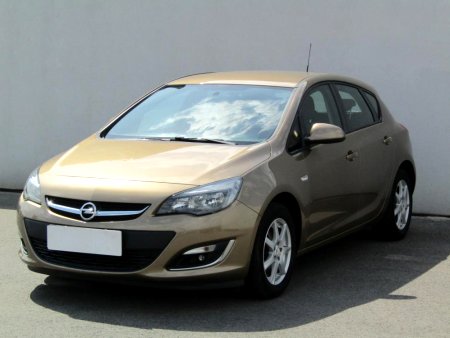 Opel Astra, 2012 - pohled č. 3