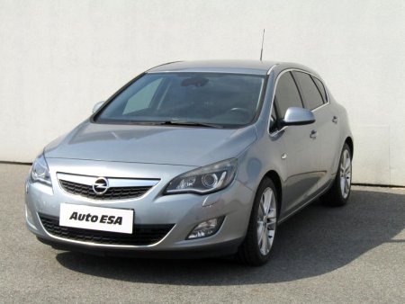 Opel Astra, 2011 - pohled č. 3