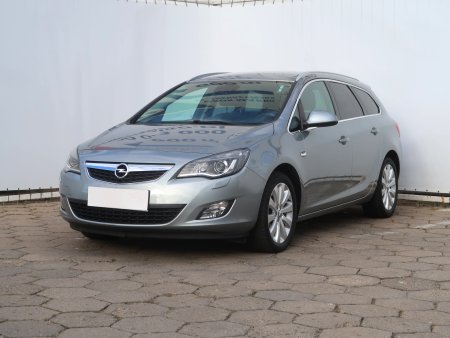 Opel Astra, 2011 - pohled č. 3
