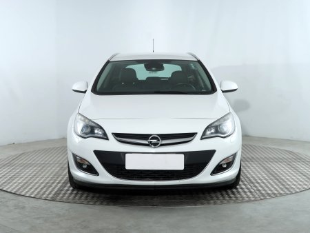 Opel Astra, 2013 - pohled č. 2