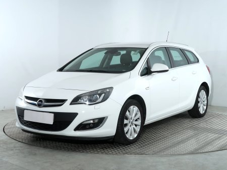 Opel Astra, 2013 - pohled č. 3
