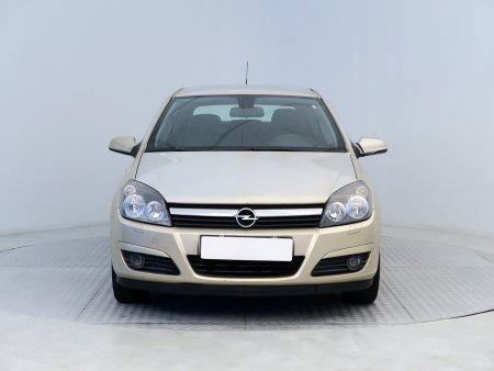 Opel Astra, 2005 - pohled č. 2