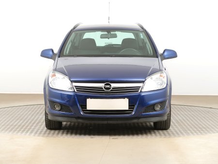 Opel Astra, 2010 - pohled č. 2