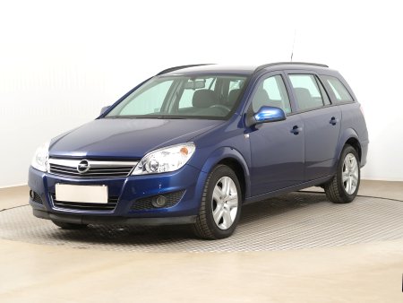 Opel Astra, 2010 - pohled č. 3