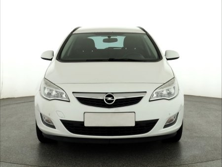 Opel Astra, 2011 - pohled č. 2