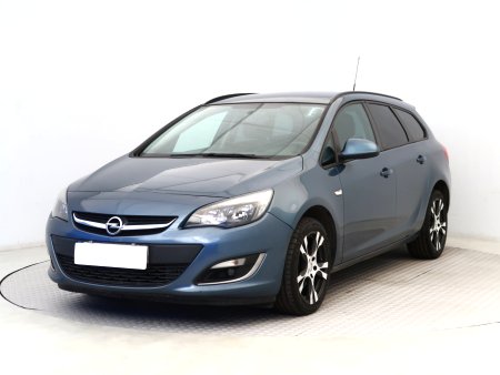 Opel Astra, 2012 - pohled č. 3