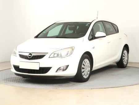 Opel Astra, 2011 - pohled č. 3