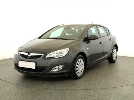 Opel Astra, 2011 - pohled č. 3