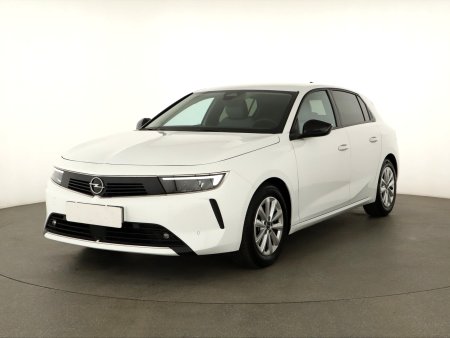 Opel Astra, 2024 - pohled č. 3