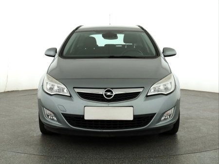 Opel Astra, 2011 - pohled č. 2