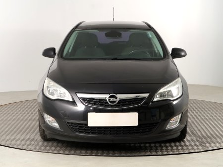 Opel Astra, 2011 - pohled č. 2