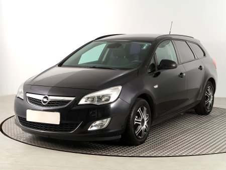 Opel Astra, 2011 - pohled č. 3