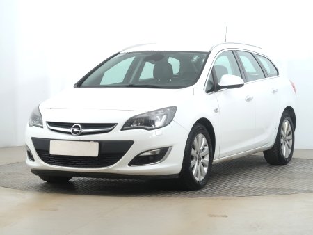 Opel Astra, 2013 - pohled č. 3