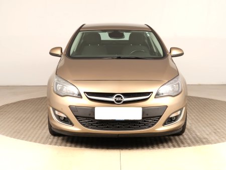 Opel Astra, 2013 - pohled č. 2