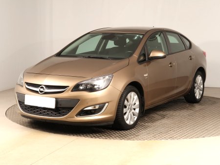 Opel Astra, 2013 - pohled č. 3