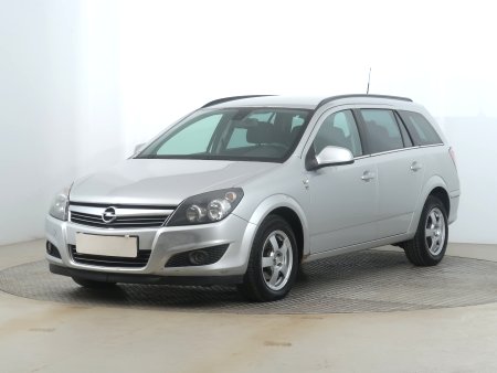 Opel Astra, 2010 - pohled č. 3