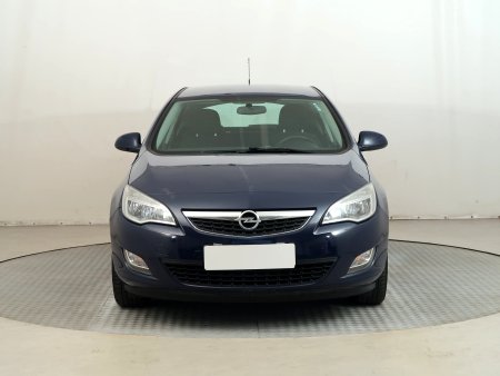 Opel Astra, 2011 - pohled č. 2