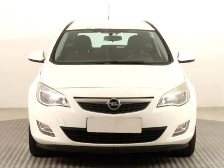 Opel Astra, 2011 - pohled č. 2