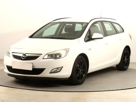 Opel Astra, 2011 - pohled č. 3