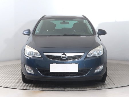Opel Astra, 2011 - pohled č. 2