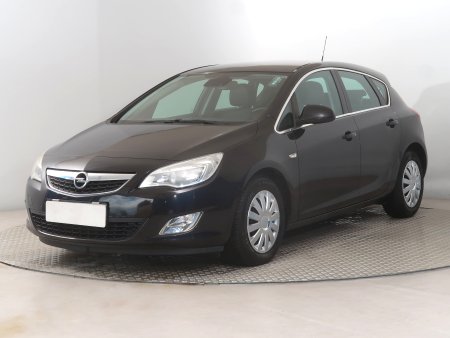 Opel Astra, 2011 - pohled č. 3