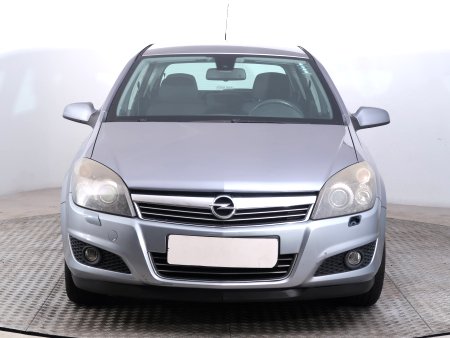 Opel Astra, 2008 - pohled č. 2