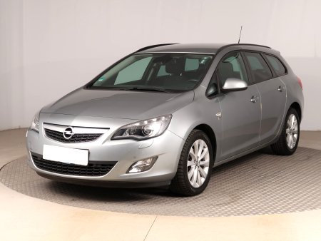 Opel Astra, 2012 - pohled č. 3