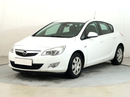 Opel Astra, 2011 - pohled č. 3