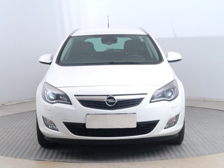 Opel Astra, 2011 - pohled č. 2