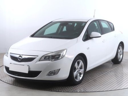 Opel Astra, 2010 - pohled č. 3