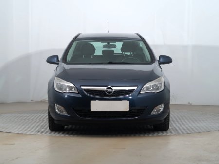 Opel Astra, 2012 - pohled č. 2