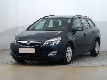 Opel Astra, 2012 - pohled č. 3