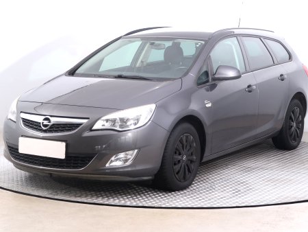 Opel Astra, 2011 - pohled č. 3