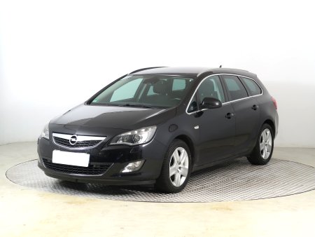 Opel Astra, 2011 - pohled č. 3