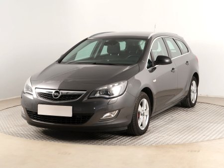 Opel Astra, 2010 - pohled č. 3