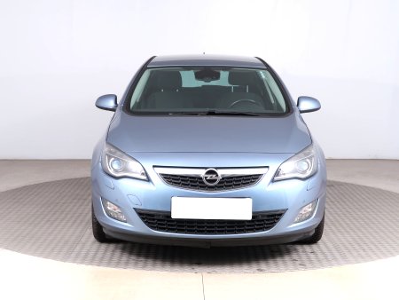 Opel Astra, 2011 - pohled č. 2