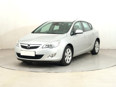 Opel Astra, 2012 - pohled č. 3