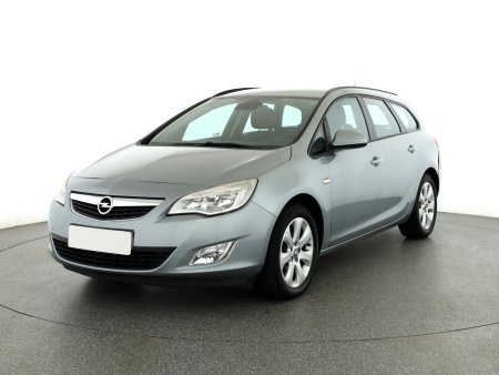 Opel Astra, 2011 - pohled č. 3