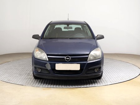 Opel Astra, 2005 - pohled č. 2