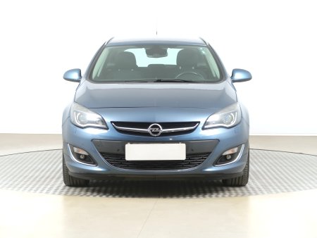 Opel Astra, 2013 - pohled č. 2