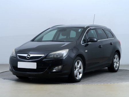 Opel Astra, 2011 - pohled č. 3