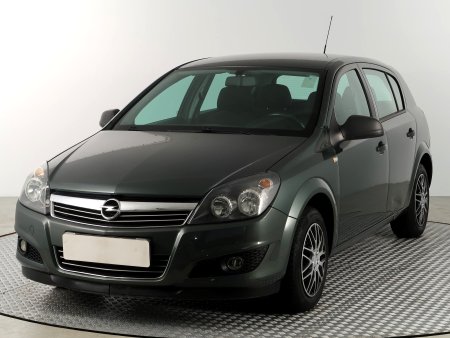 Opel Astra, 2010 - pohled č. 3